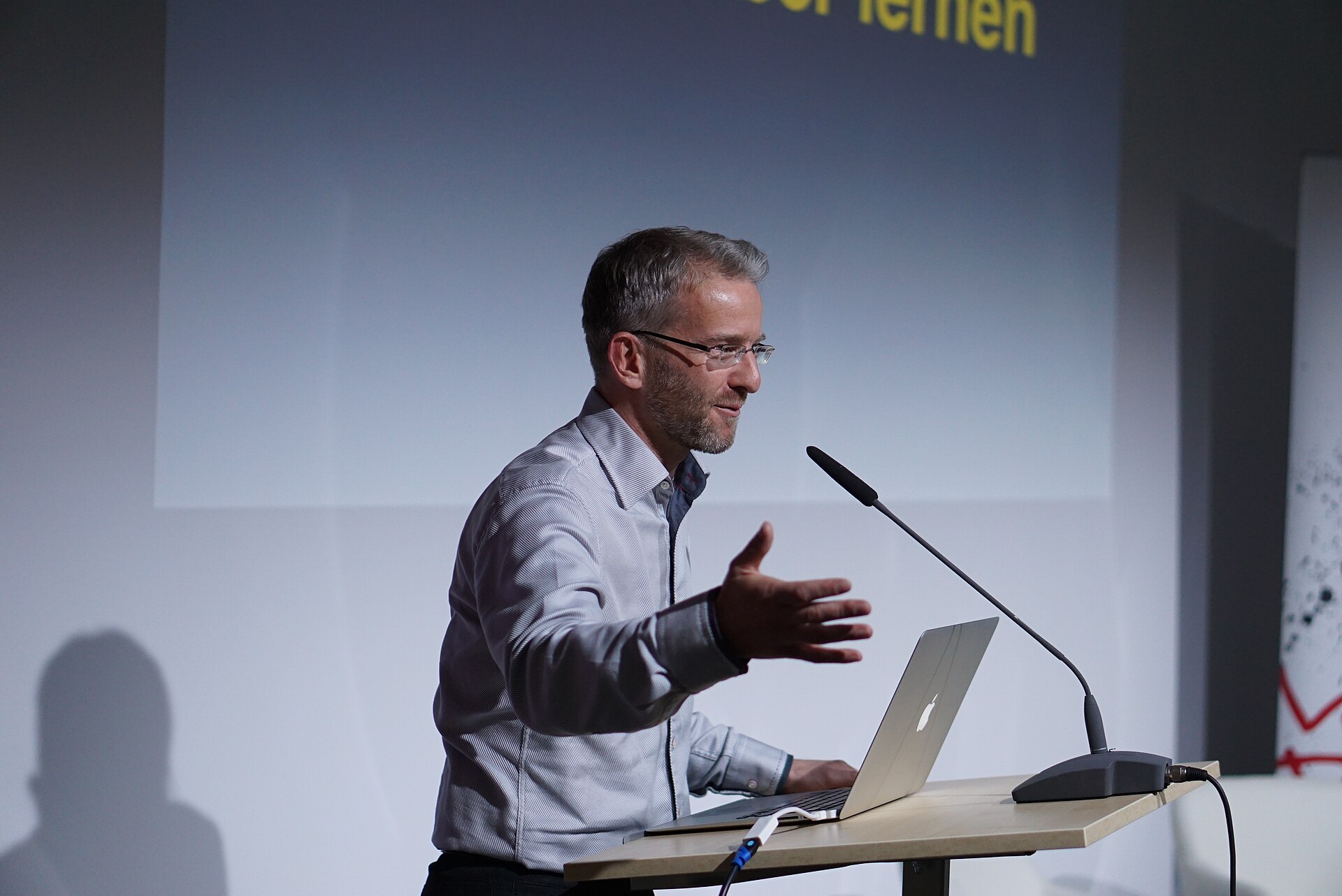 Vorschaubild Impulsvortrag – Vom Telekolleg zu Telli. Oder: Warum KI die Bildung nicht revolutioniert.